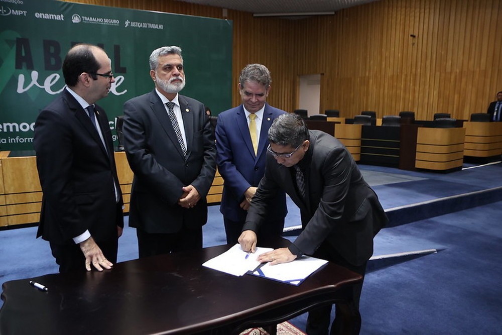 TRT-14 e TST assinam Acordo de Cooperação para saúde e segurança no trabalho